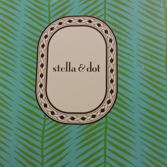 Stella and Dot Black Plume Necklace, New in Box - Picture 2 of 3